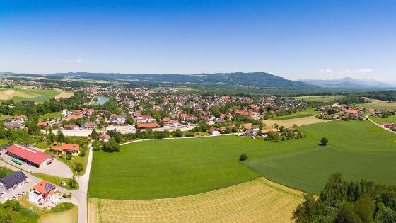 Luftaufnahme von einem ländlichen Raum in Bayern
