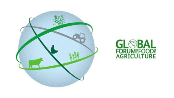 Log des GFFA mit einer Weltkugel und Linien auf denen Traktoren, Tiere, Weizen etc. zu sehen sind