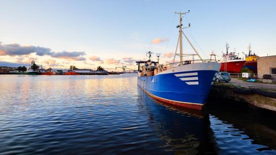Fischereiflotte in einem Hafen in Lettland